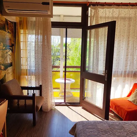 아파트 Pitypang 블로톤퓌레드